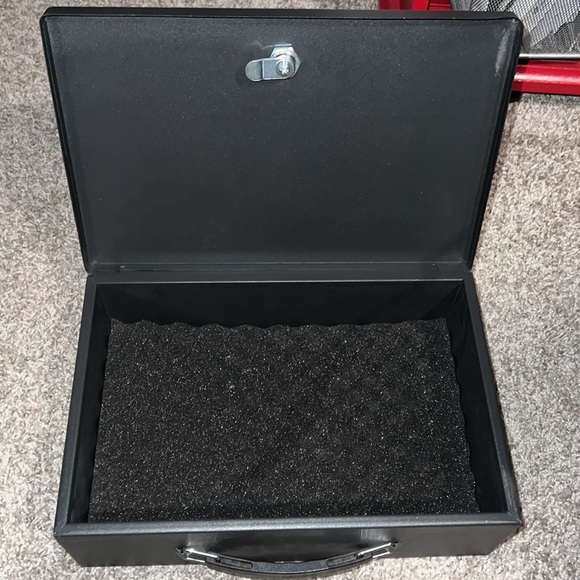 Honeywell: 6104 Fire Resistant Steel Security Safe Box 🔐🔥 - Picture 6 of 8